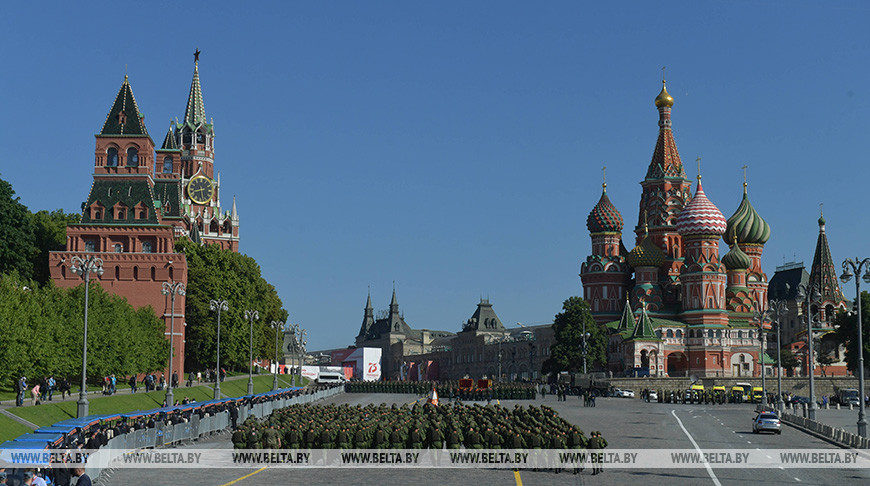 Александр Лукашенко присутствует на параде Победы на Красной площади в Москве