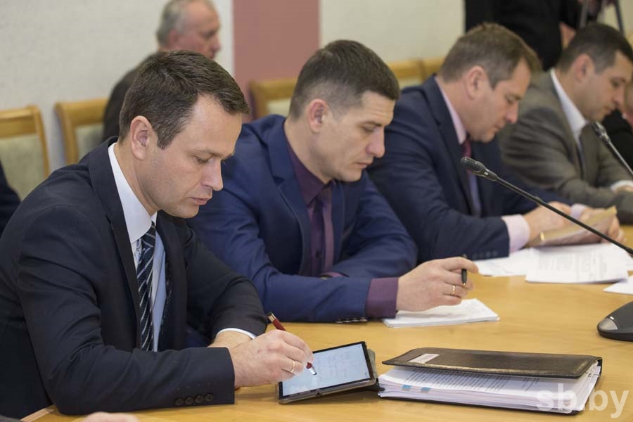 Председатель Могилевского облисполкома Леонид Заяц провел прямую телефонную линию
