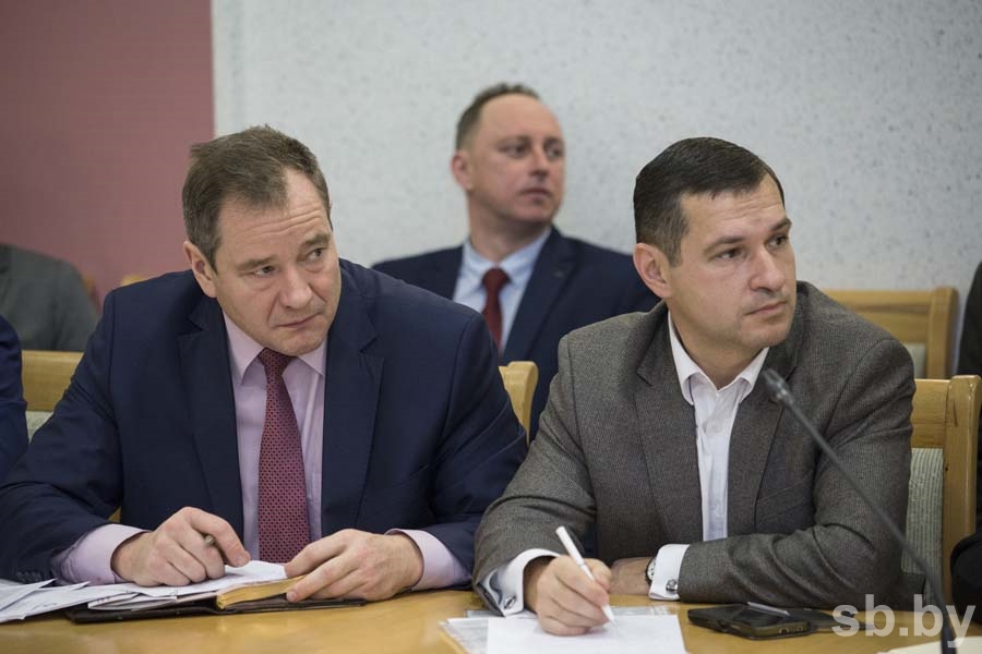 Председатель Могилевского облисполкома Леонид Заяц провел прямую телефонную линию
