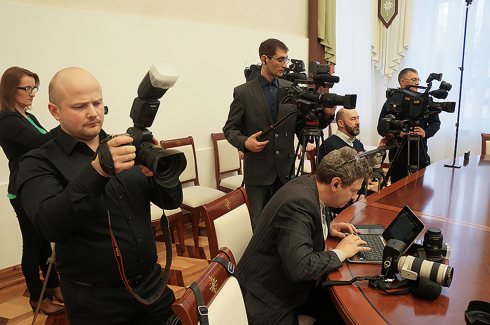 Леонид Заяц провел пресс-конференцию для журналистов республиканских и региональных СМИ