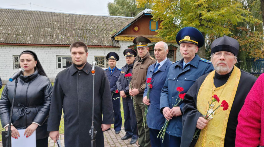 Останки расстрелянных в годы ВОВ 17 мирных жителей перезахоронили в Кличеве
