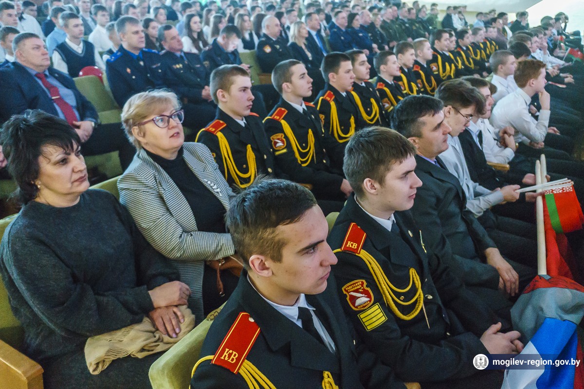 "Зубры" посетили областной слет юных патриотов в Могилеве