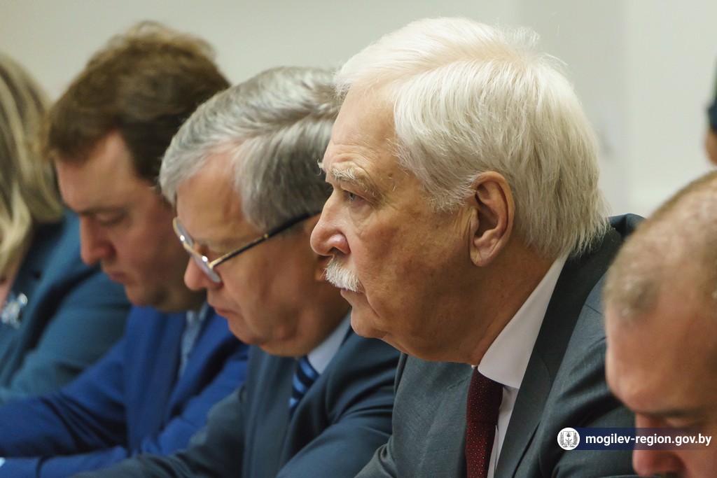 Основные направления двухстороннего сотрудничества обсудили на встрече в Могилевском облисполкоме Анатолий Исаченко и Борис Грызлов
