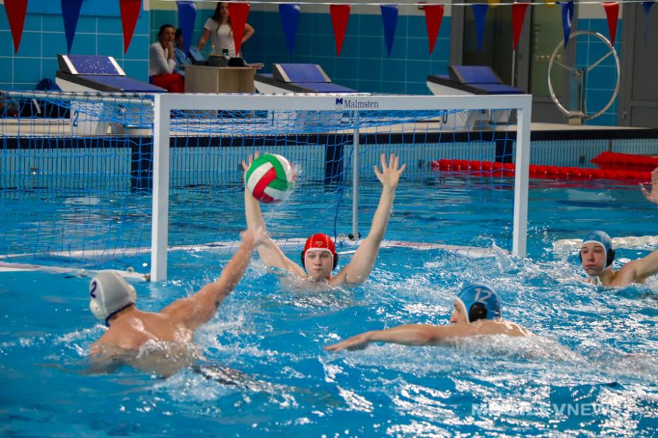 В Могилеве в бассейне ФОК H2O стартовал открытый чемпионат Республики Беларусь по водному поло