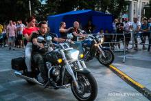 Концерт возле «Атриума»